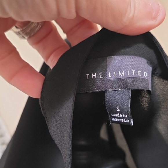 The Limited Elegant Black Blouse - Picture 2 of 6